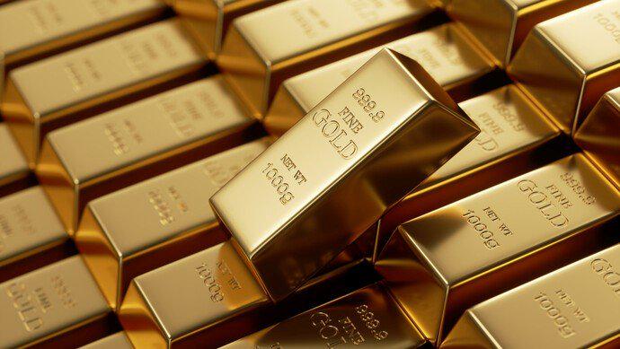 “金价又发疯”上热搜!国际金价深夜再创新高,足金饰品已冲到761元/克,有人9个月赚了10万元,接下来还能涨吗?