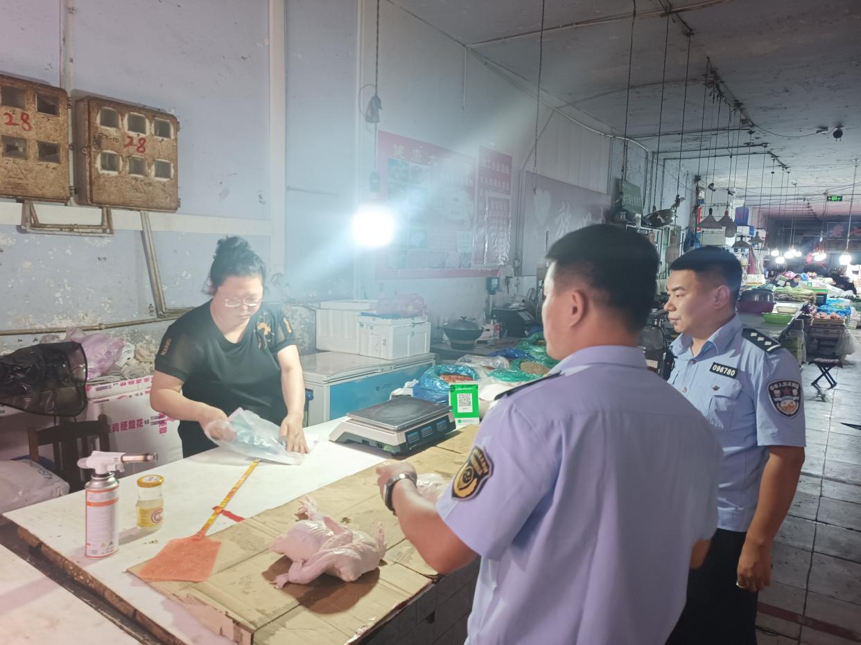 市场监管总局:在肉制品加工过程中使用“驴肉增香膏”应当认定为不符合食品安全标准的食品