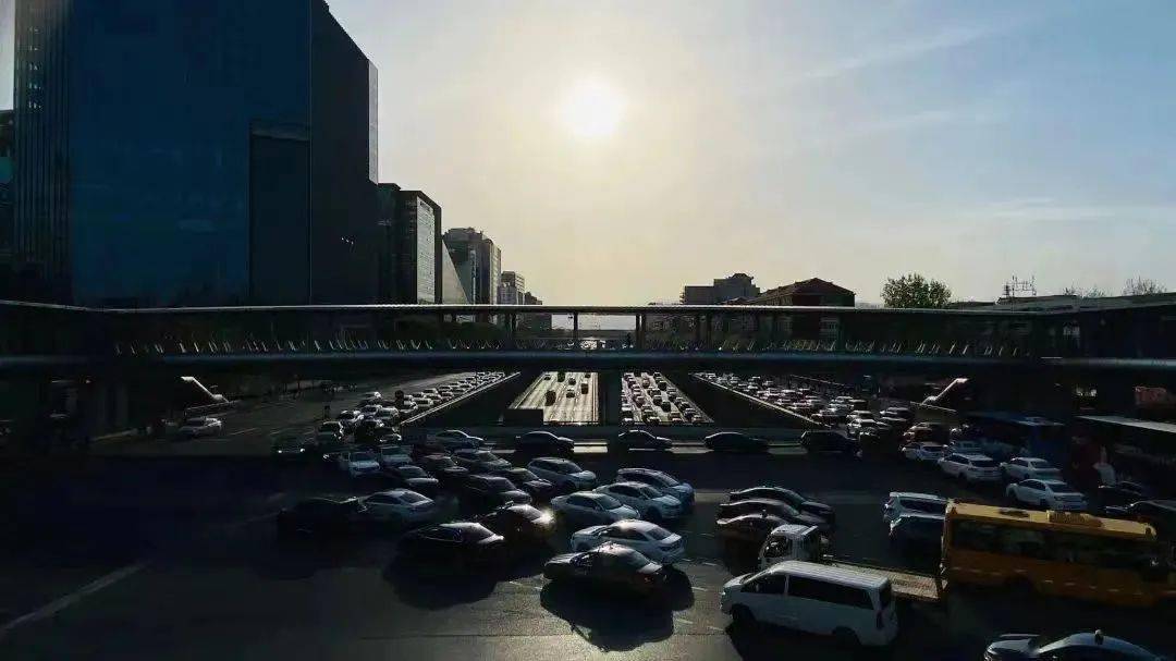 十部门：力争到2027年 动力锂电池运输的堵点卡点进一步打通