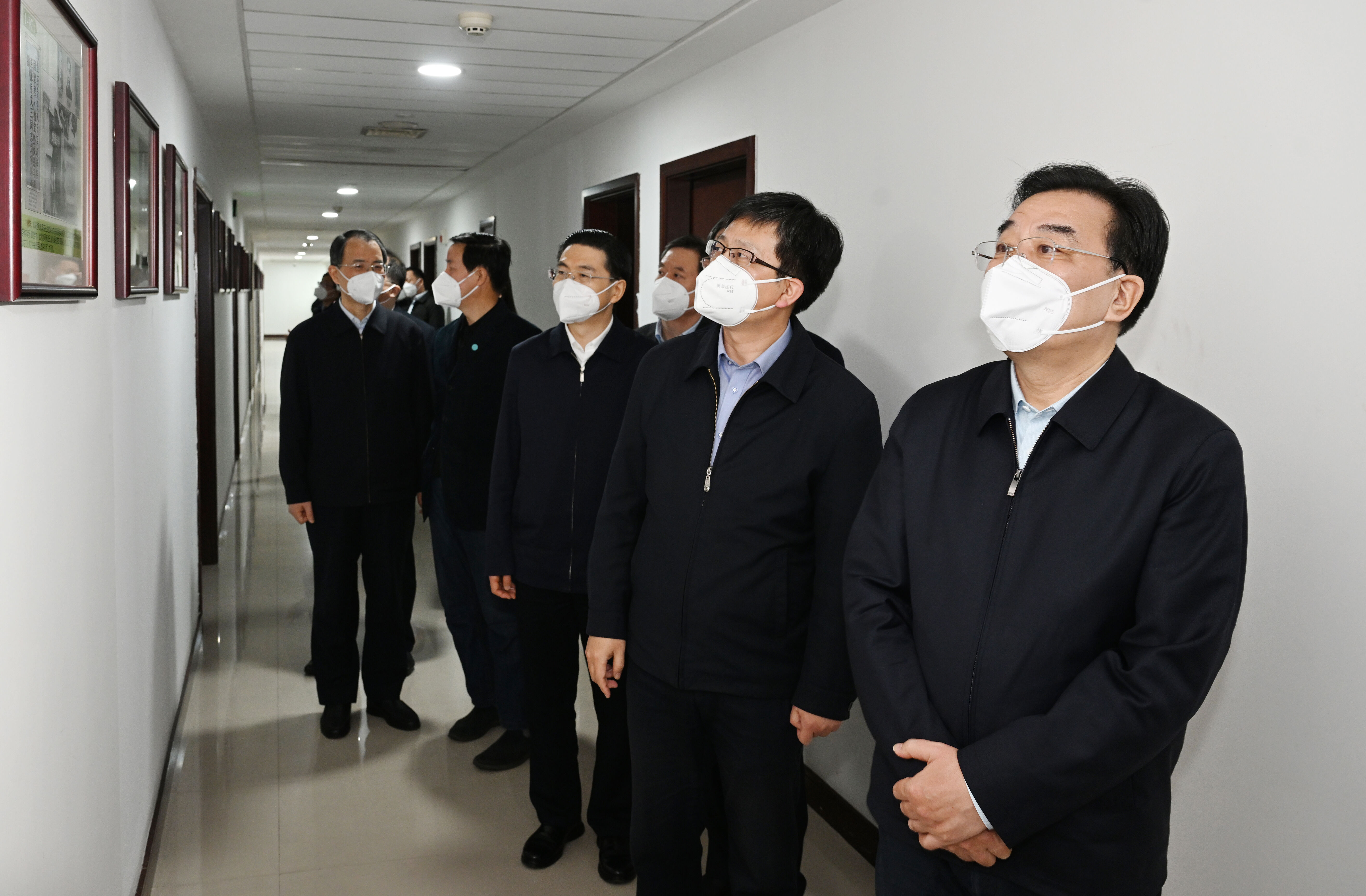 财联社债市早参9月24日|央行行长潘功胜:将继续坚持支持性的货币政策立场;创22年新低!10年期国债收益率逼近2%