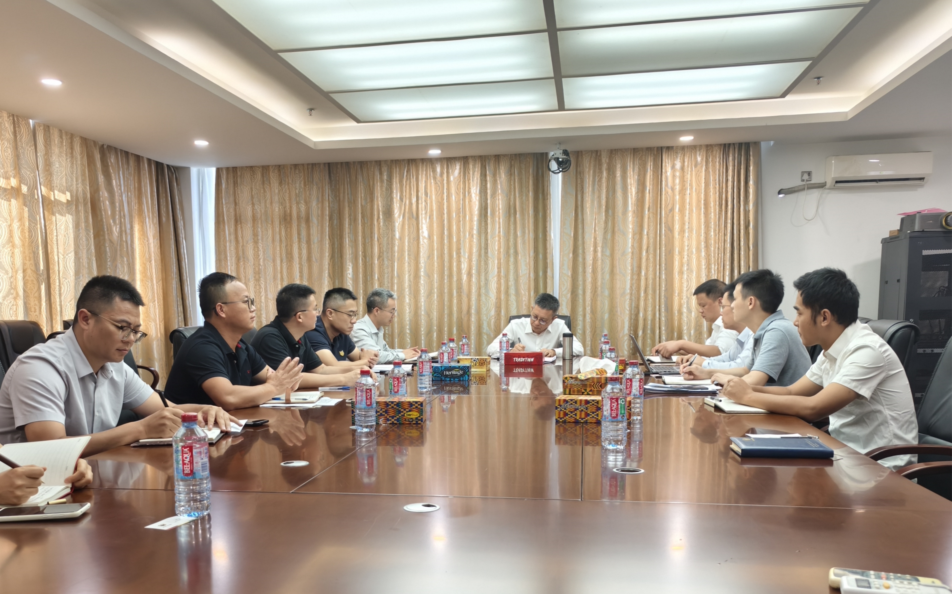 韩镜大使就中非合作论坛北京峰会举行媒体吹风会