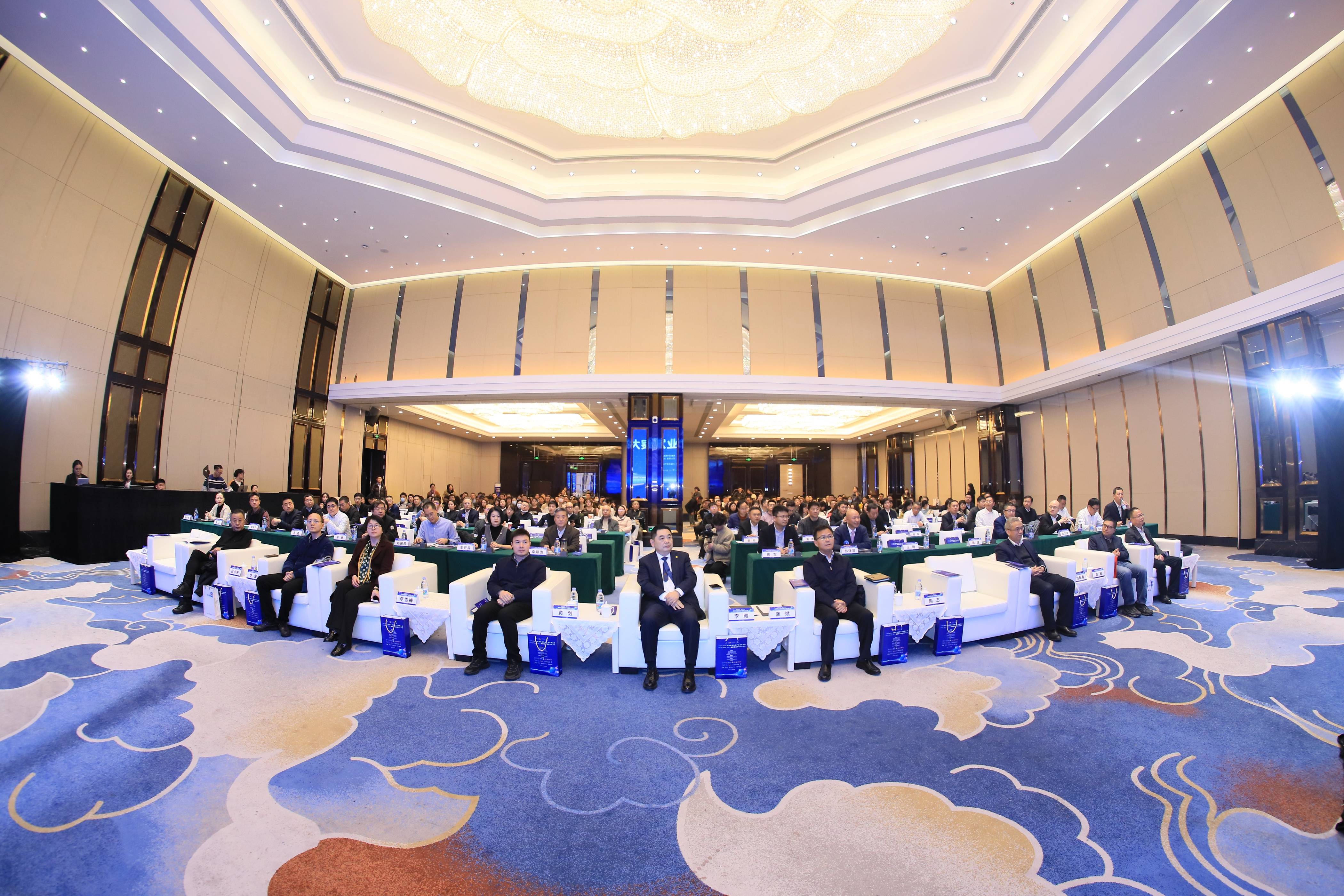 集成电路创新发展大会在无锡举行 总投资243亿元的45个项目签约