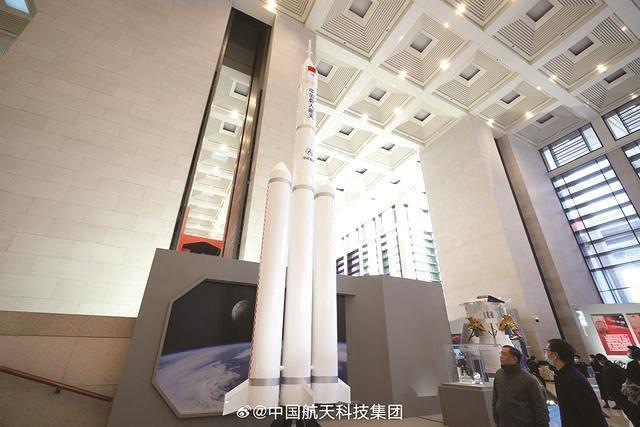 中国登月服外观首次公开亮相