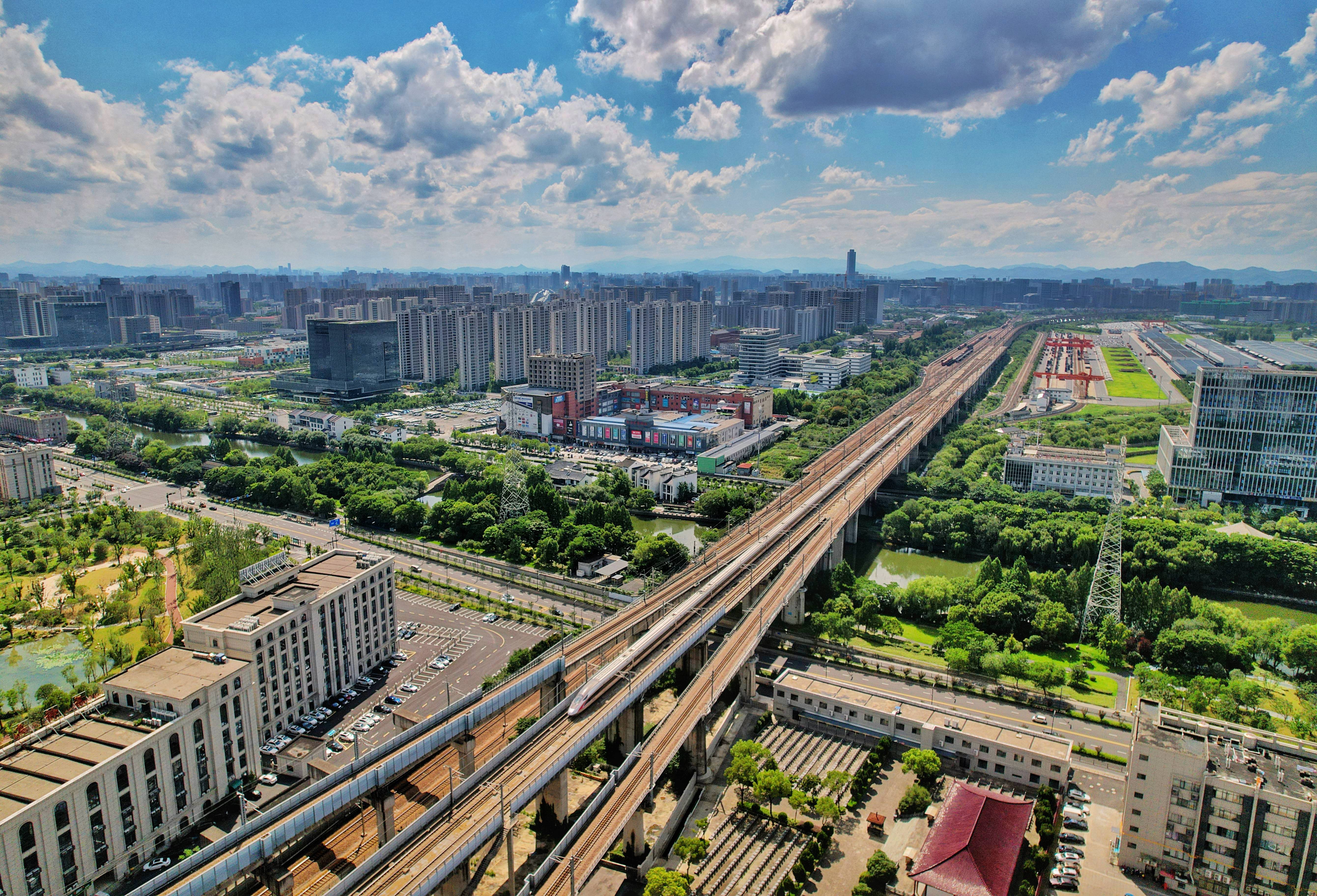 国庆黄金周全国铁路累计发送旅客1.77亿人次