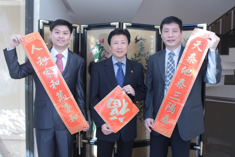 杨旭临时代办中秋节走访慰问中资企业和华人华侨代表