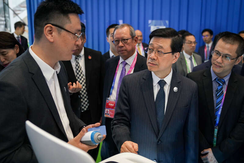 李家超宣布香港即日起调整烈酒税