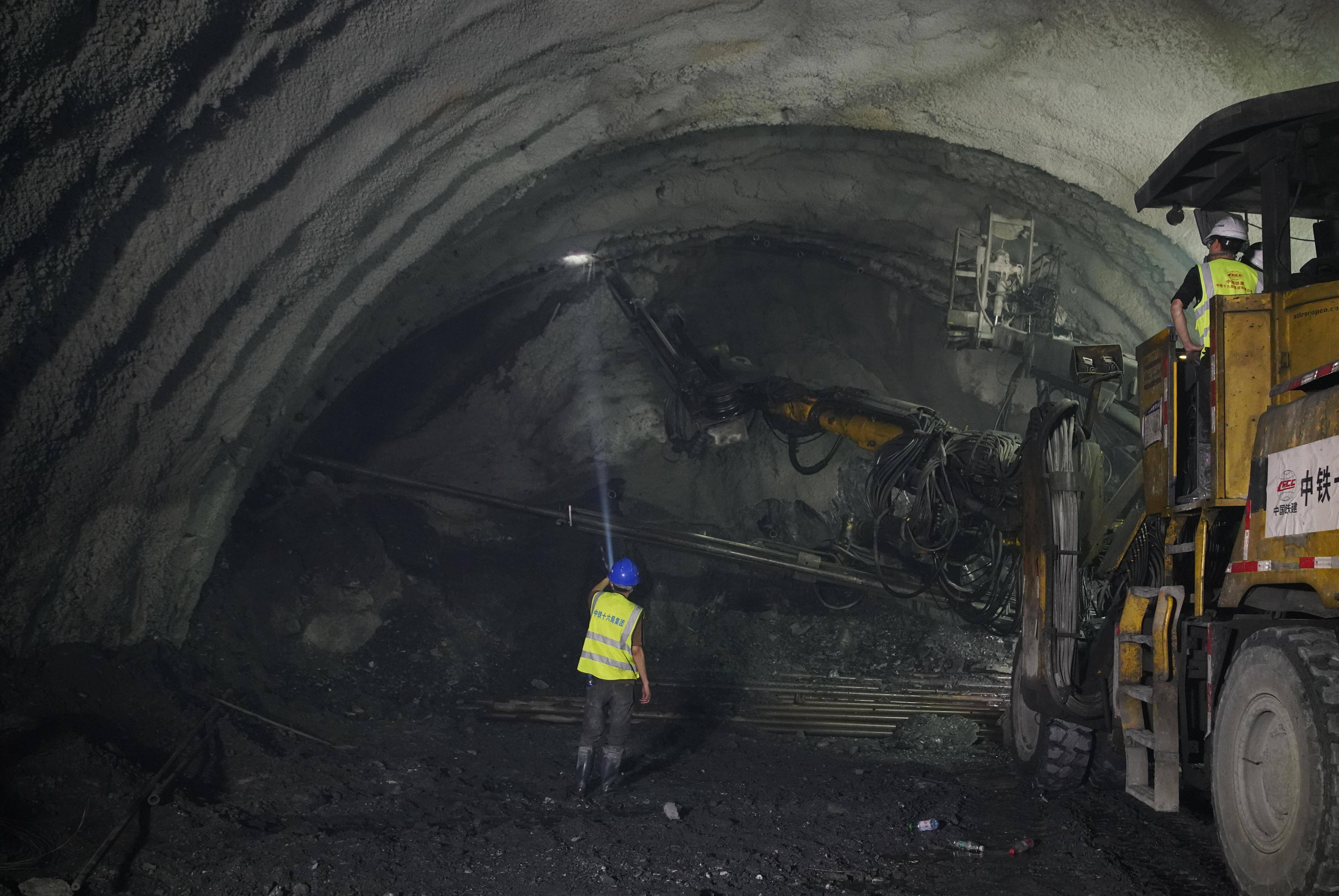 新华鲜报丨首飞、首发告捷!中国商业航天“三大件”齐了