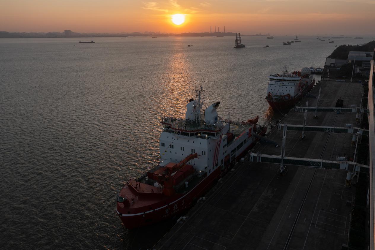 第41次南极考察丨“双龙”探极 破冰前行