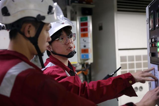 第41次南极考察丨“双龙”探极 破冰前行