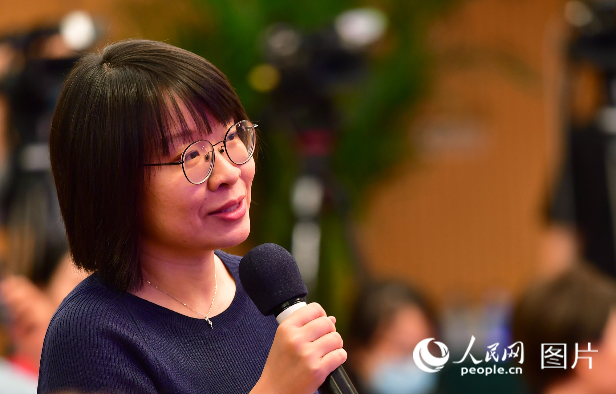 《联合早报》：新加坡10月核心通胀率降至2.1% 为近三年最低