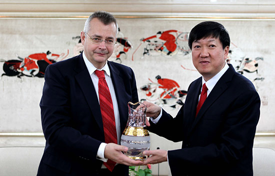 市场监管总局副局长孟扬会见欧亚经济委员会竞争与反垄断监管部部长马克西姆・埃尔莫洛维奇