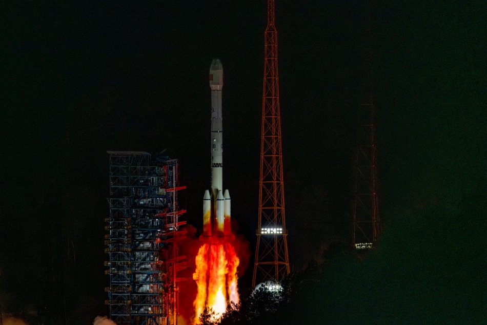 我国成功发射航天宏图PIESAT-2 09~12星