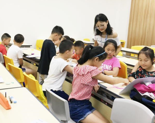 行业“防内卷”进行时 两大硅料企业宣布减产