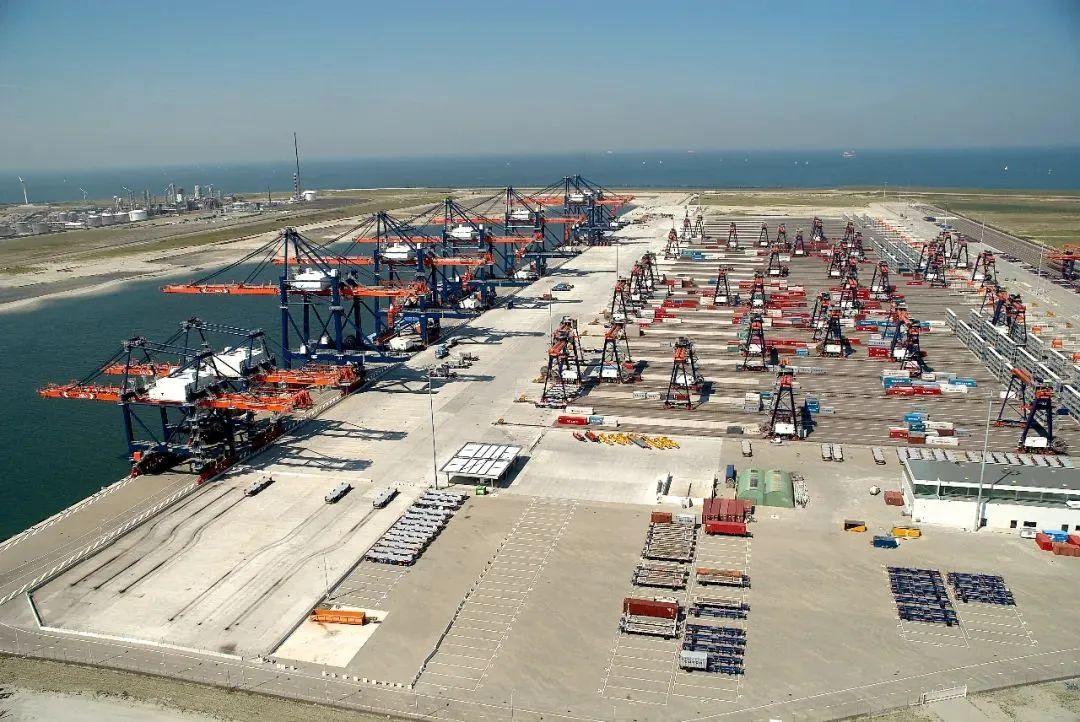 振华重工获得发明专利授权:“一种作业堆场双轨道吊同时作业方法及装置”