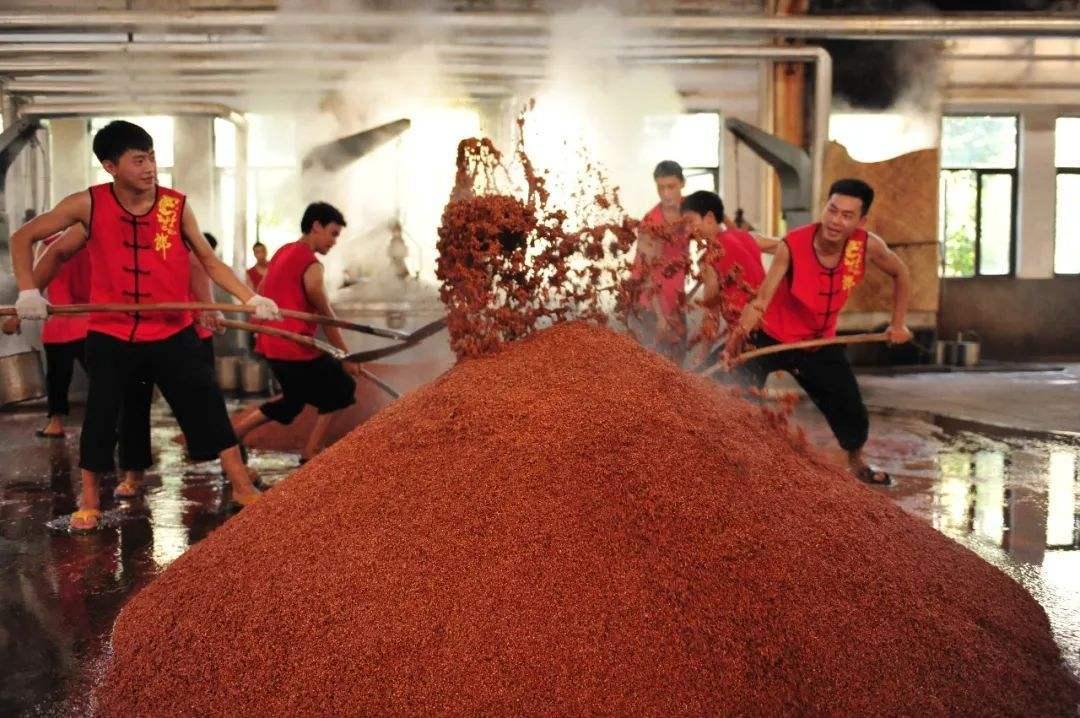 *ST岩石称副董事长陈琪辞去副董事长职务;茅台酱香酒公示平台运营商招募结果丨酒业早参