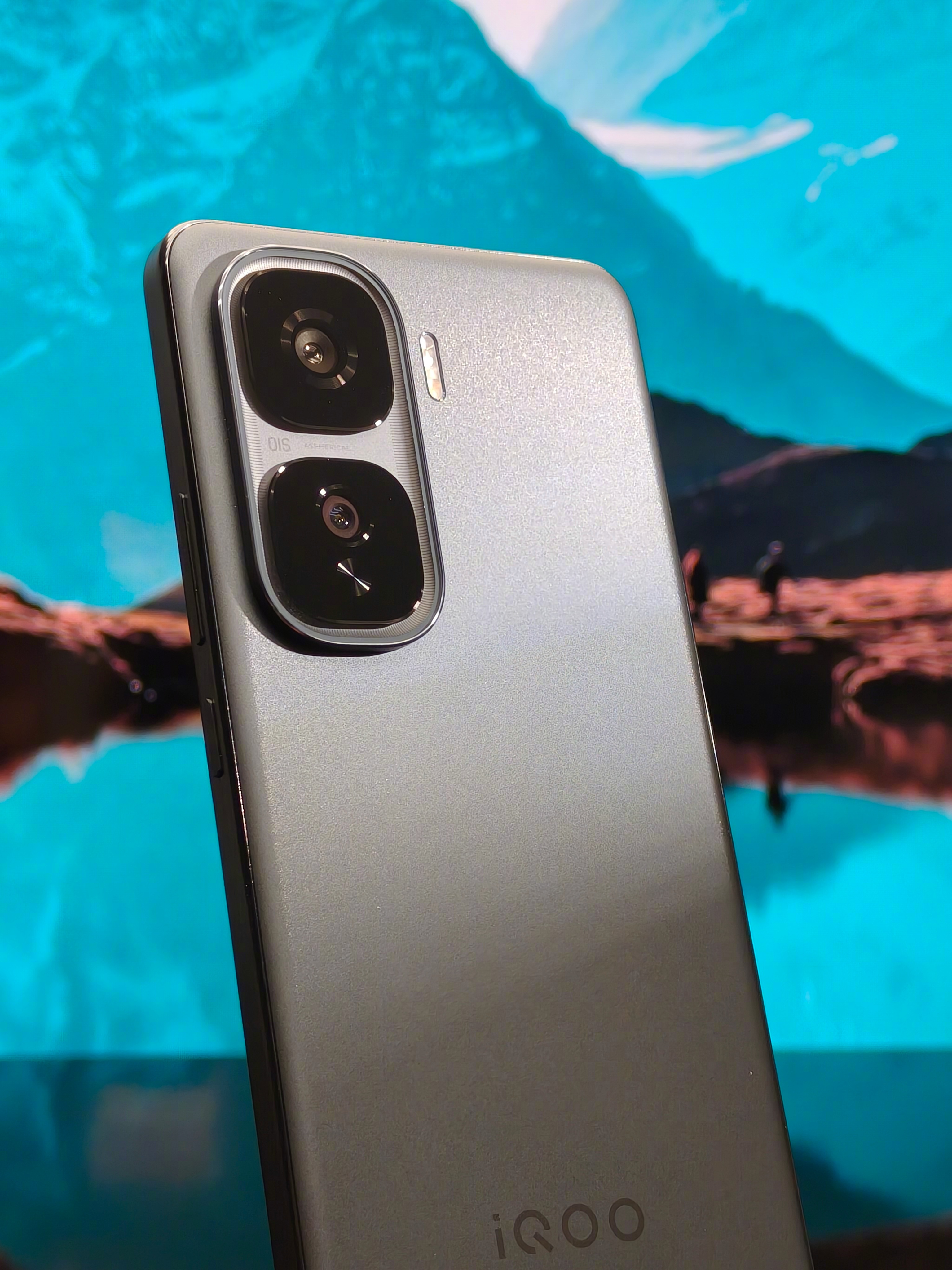 屏幕、性能和续航升级 iQOO Neo10 Pro+发布