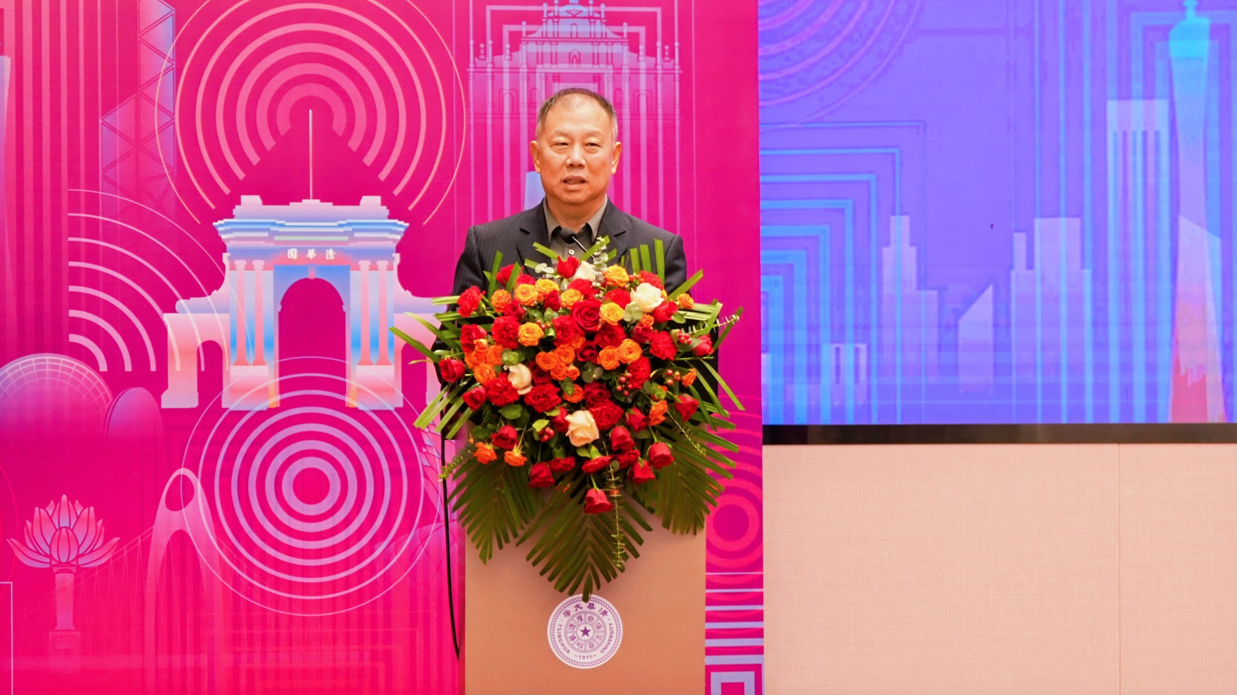 吕瑞浩公参会见清华大学工程物理系副主任杨�t罡一行