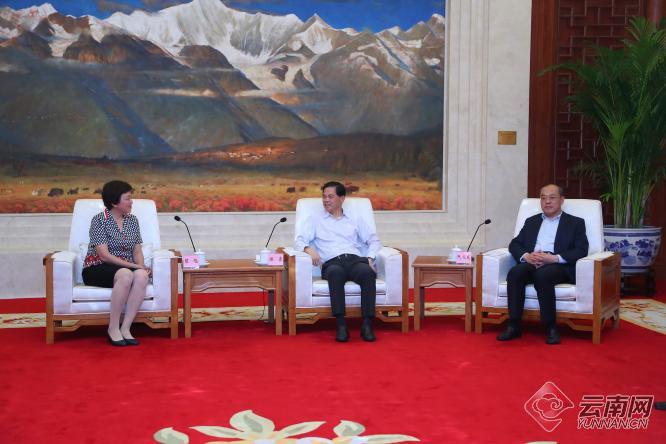 吕瑞浩公参会见清华大学工程物理系副主任杨�t罡一行