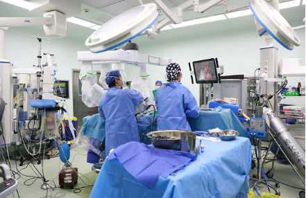 均胜电子发布机器人全域控制器胸腔及底盘总成方案