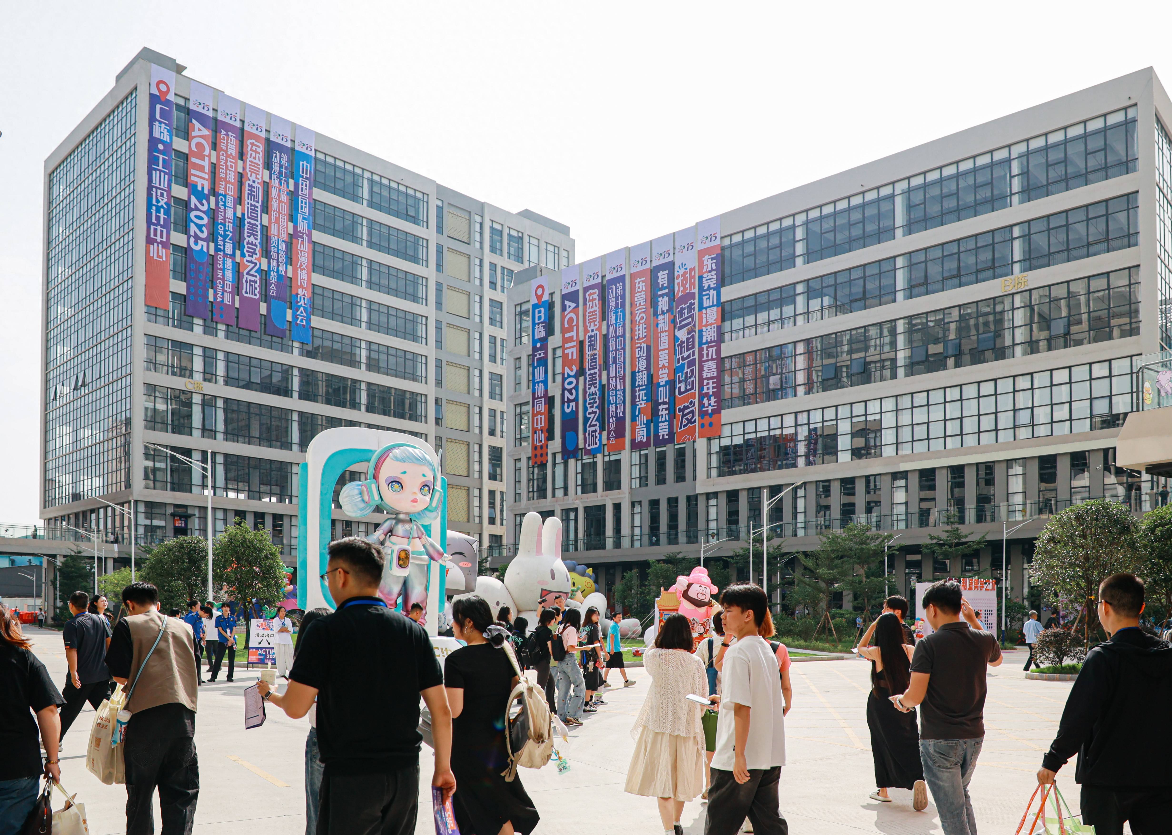 第33届广州博览会意向签约额超400亿元；深圳机场将再添一座航站楼丨大湾区财经早参