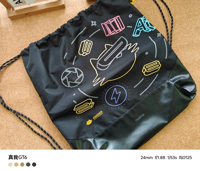 真我旗舰大改款,多项新技术亮相828真粉节