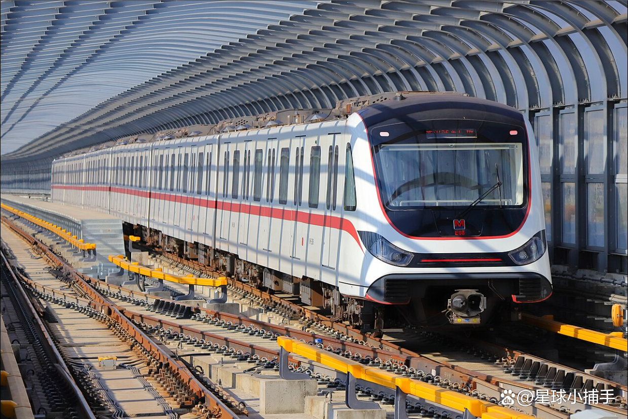 2025年12月31日武汉地铁线网客运量首次突破600万乘次