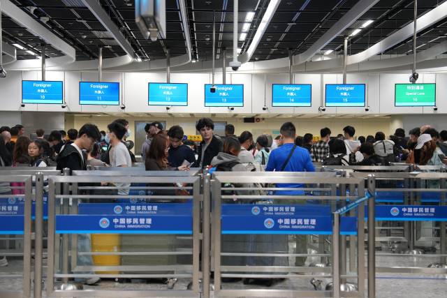 广深港高铁跨境客流破百万
