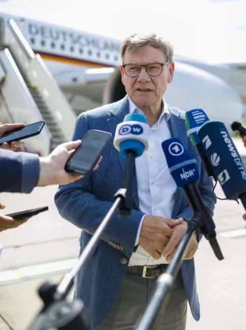 王毅会见德国外长瓦德富尔