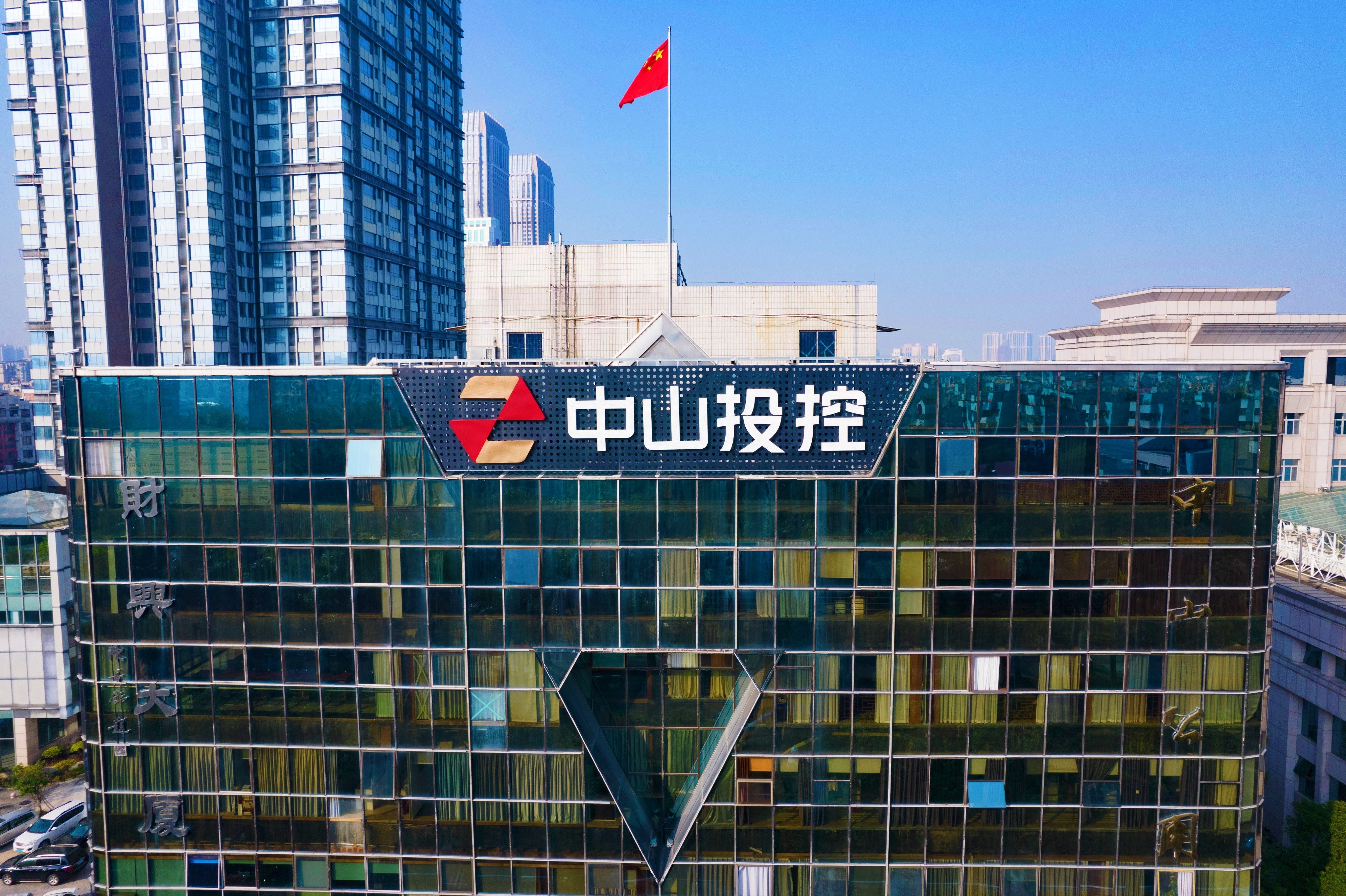 宁德时代2025年净利润同比增长42.28% 拟注册发行不超过400亿元债券