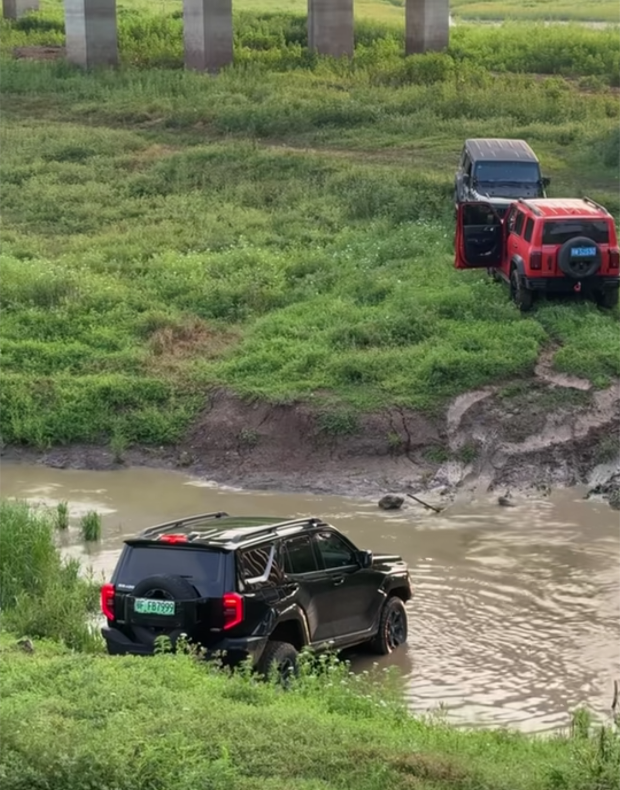 魏牌V9X掀开神秘面纱,魏建军亲自代言:专门定做了三套中山装!“中国人也可以用姓氏命名品牌,要有文化自信”