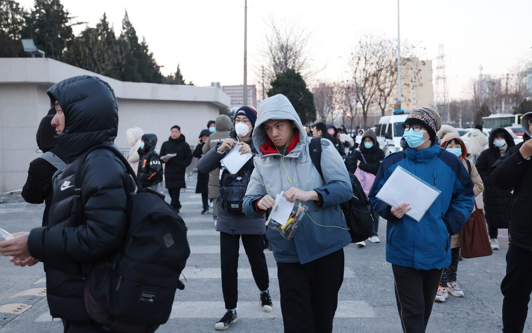 半年考上演“过山车”！多只基金规模暴涨又“高台跳水”，什么情况？