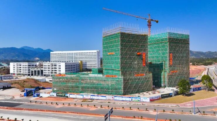 政府工作报告首次“点题”!万亿商业健康保险,走向哪里?