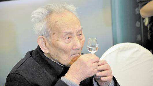 A股公司董事长去世,享年60岁!未成年女儿继承超9亿元股票,相关股份所对应的一切权利均由其母亲行使