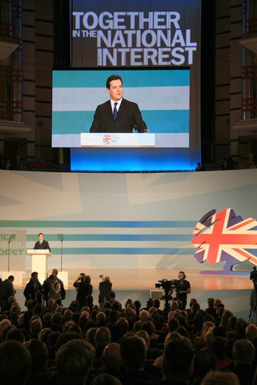 英国财政大臣发布春季预算案下调今年英经济增长预测