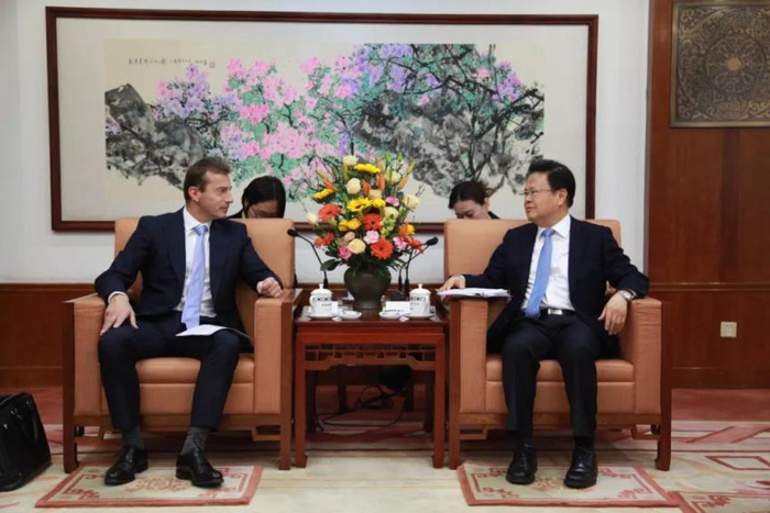 国家发改委主任郑栅洁会见大众汽车集团管理董事会主席奥博穆