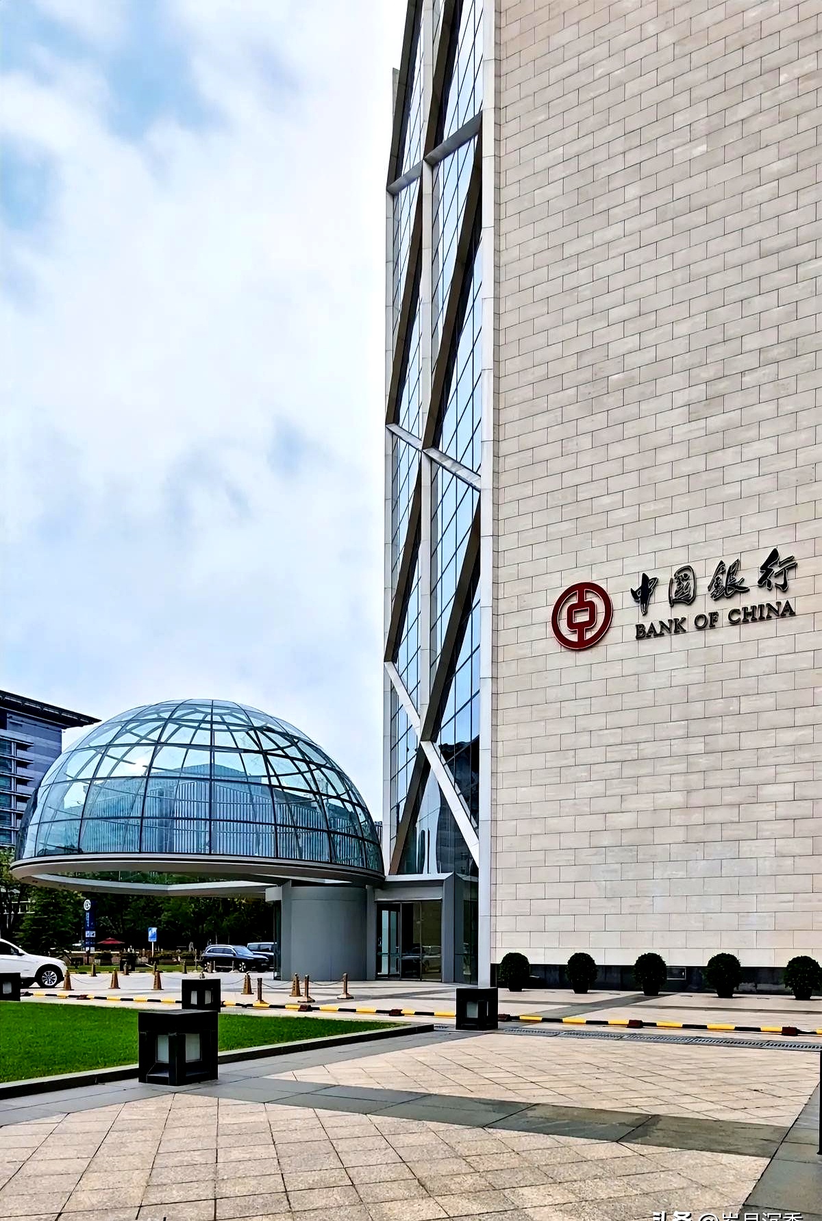 银行、消金一季度加速不良出清，“短账龄”资产与“地板价”交易齐现