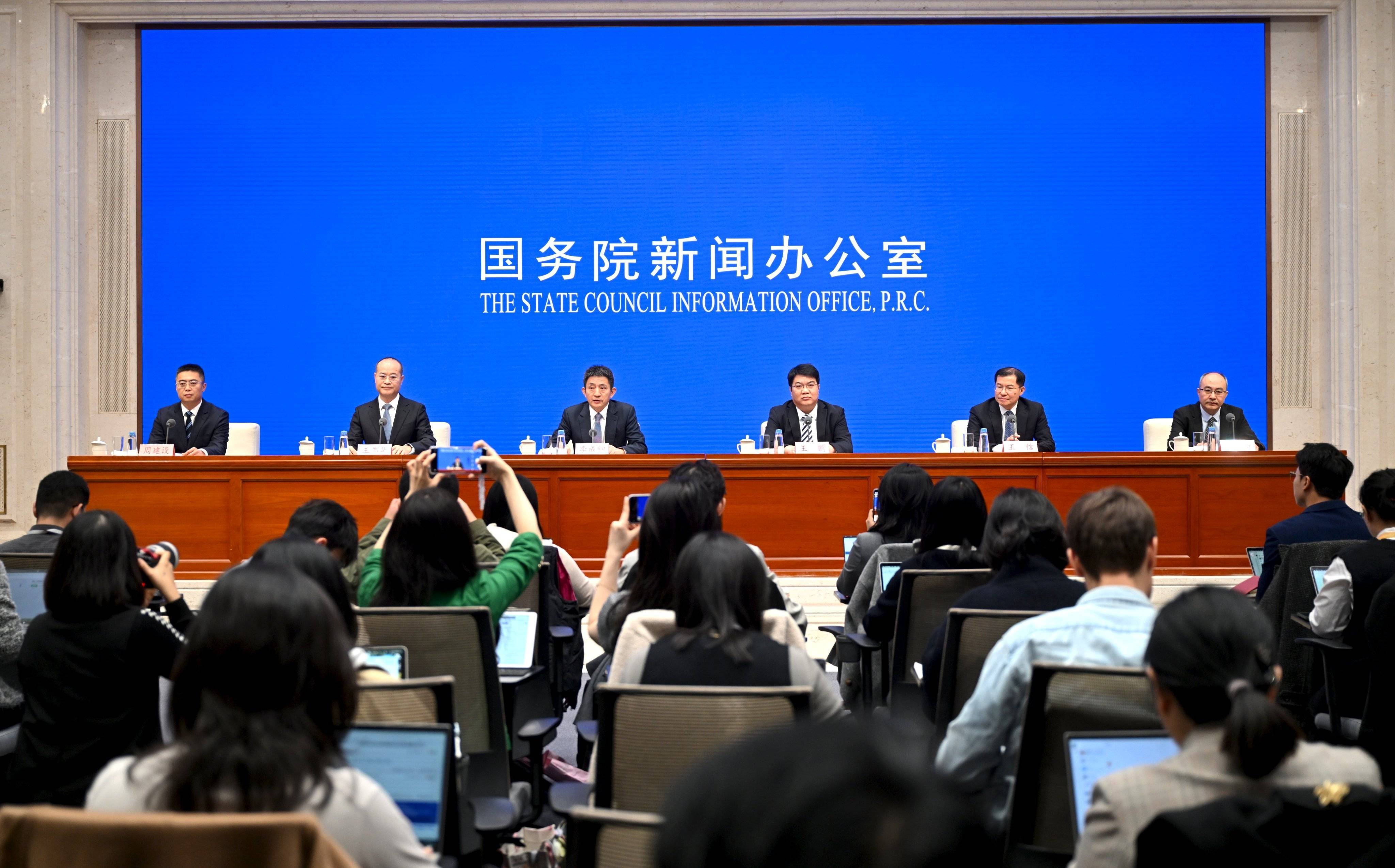 李成钢国际贸易谈判代表兼副部长出席绿色矿产国际经贸合作研讨会