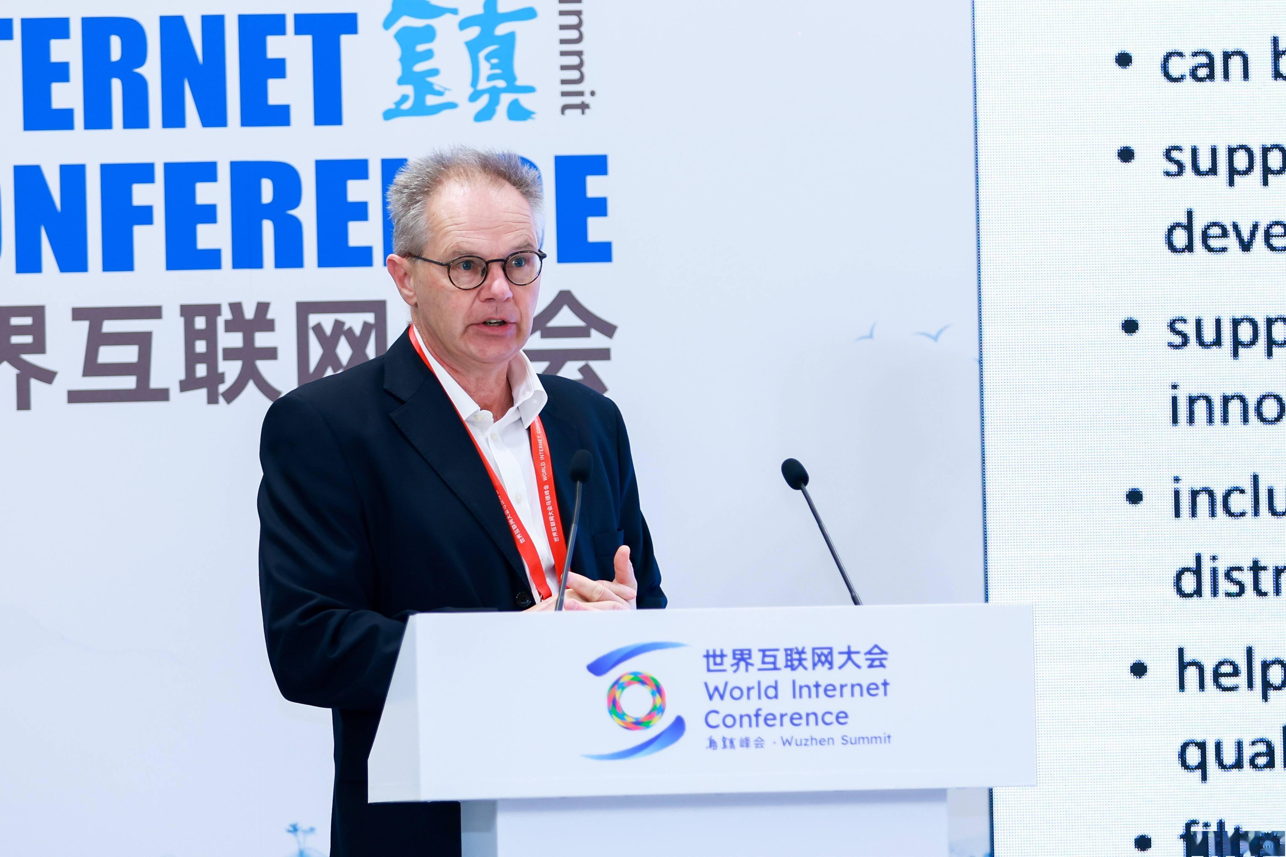 AI驱动科研范式变革 专家呼吁建立国家级智能科研平台标准体系