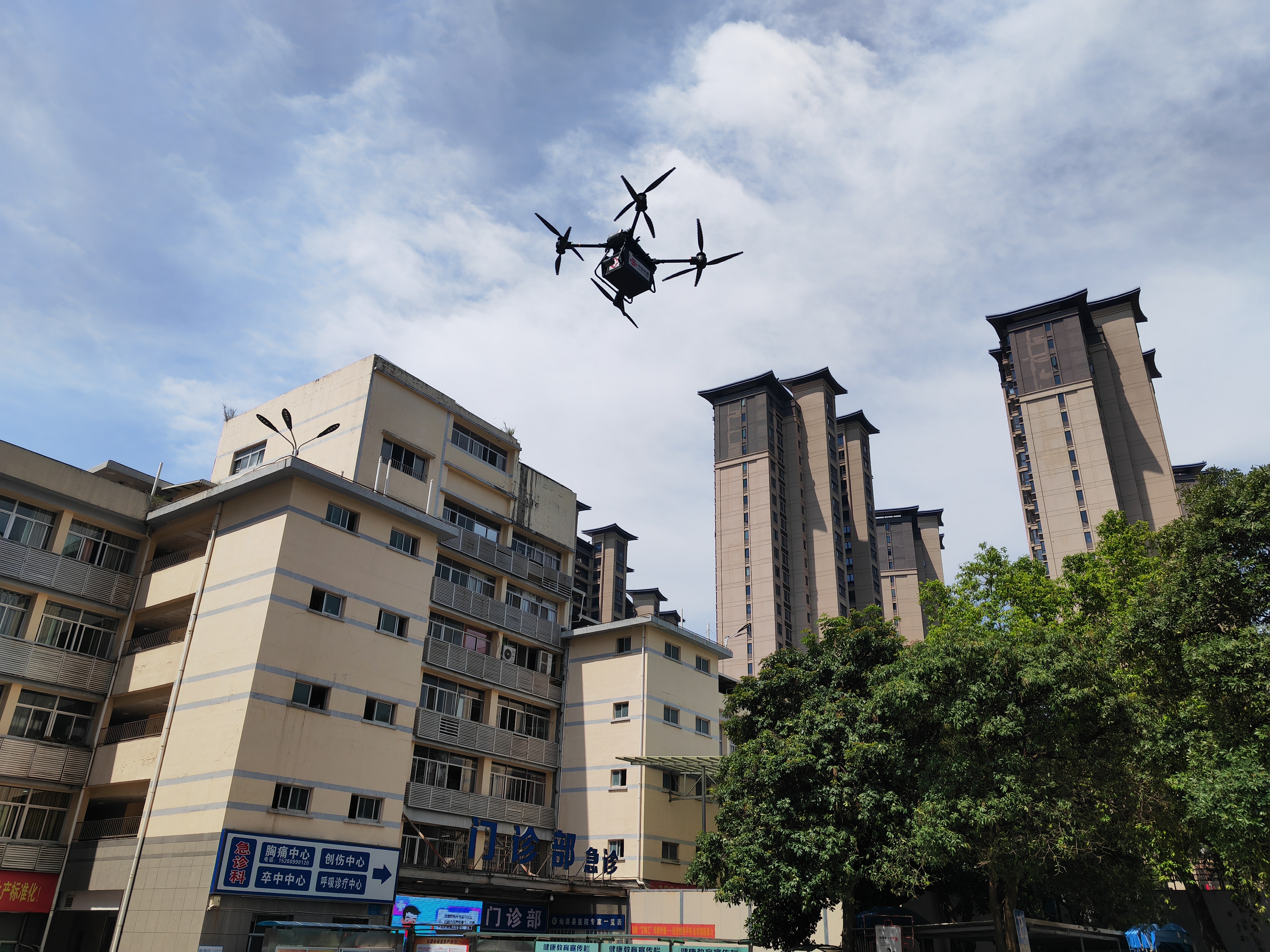 HH-200航空商用无人运输系统首飞成功