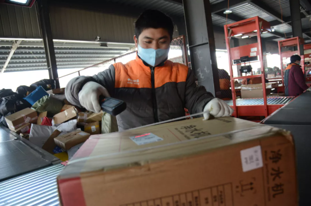 申通快递:3月快递服务业务收入同比增长33.57%