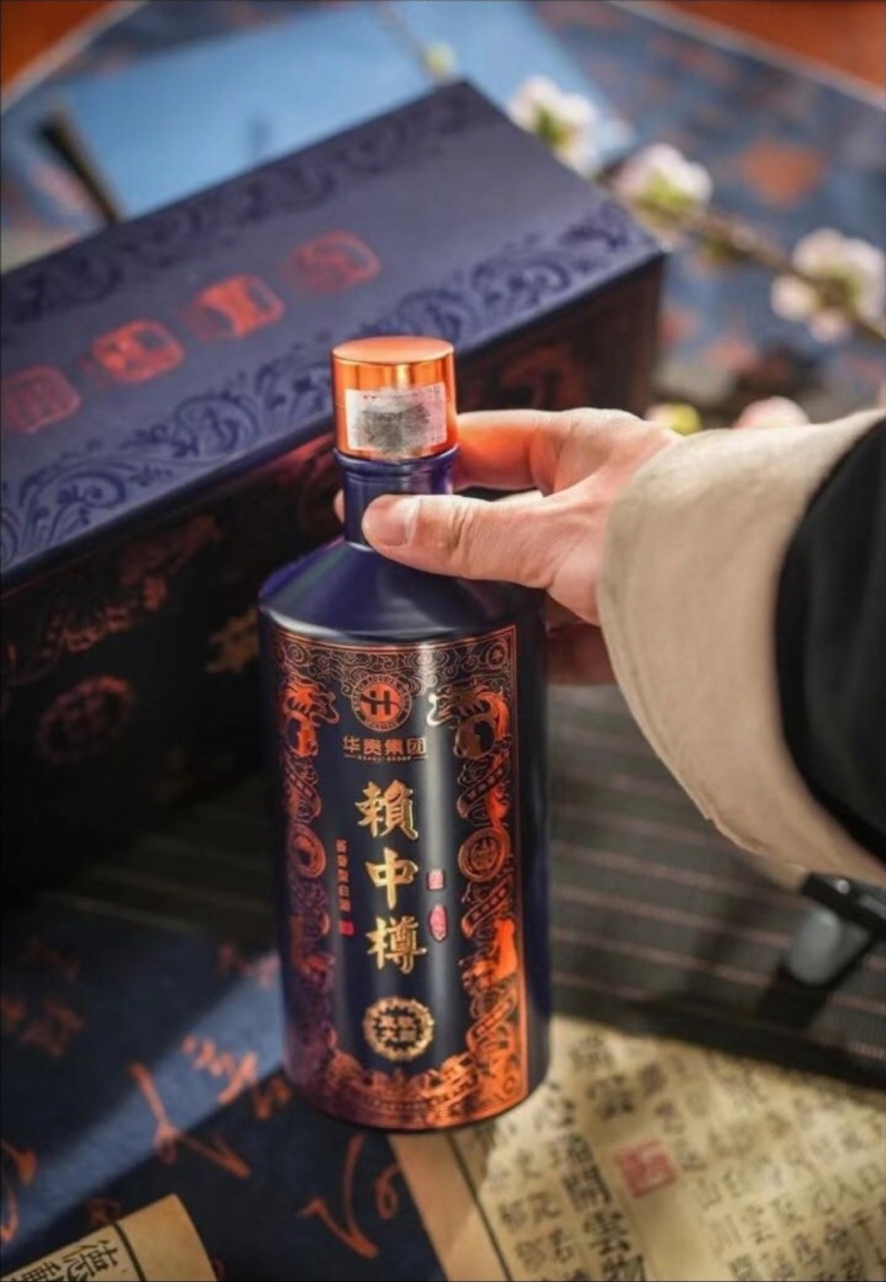 五 粮 液获得外观设计专利授权：“酒瓶（五粮液低度系列特渠版251）”