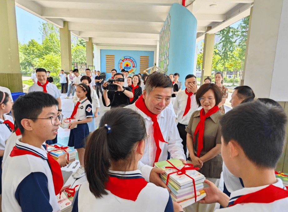 温州市委书记张振丰调研中国眼谷、温州新光谷“两新”深度融合