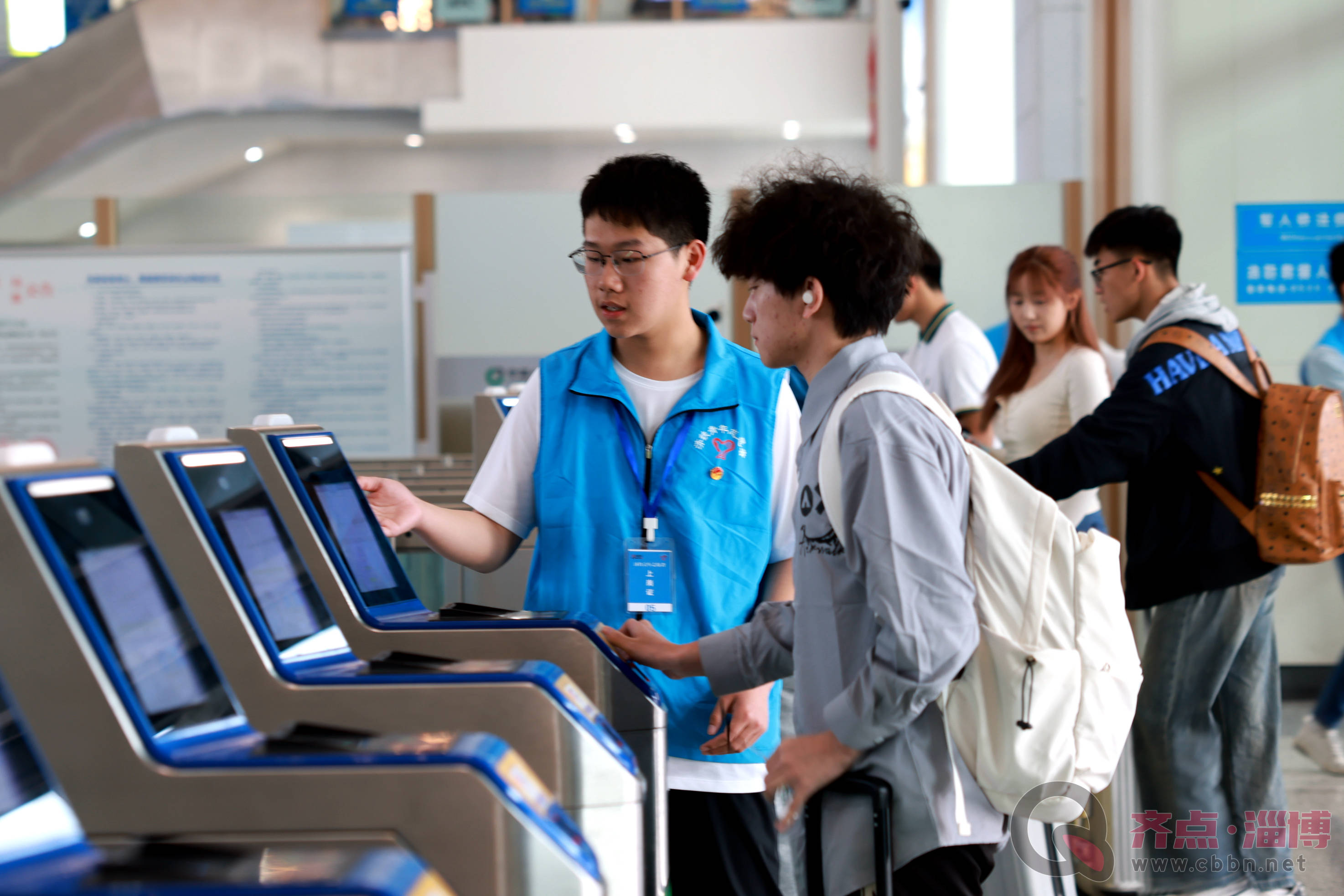 “五一”假期第三天,湖南客流1317.19万人次